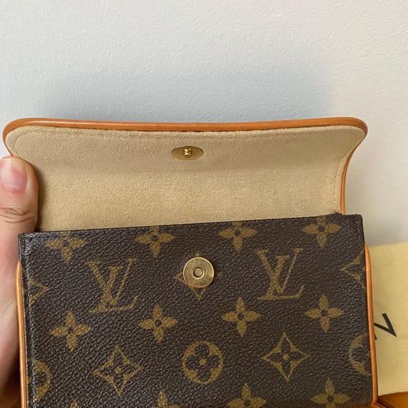❣️SOLD❣️Authentic LV Louis Vuitton Florentine Belt Bag Vintage - Picture 9 of 11